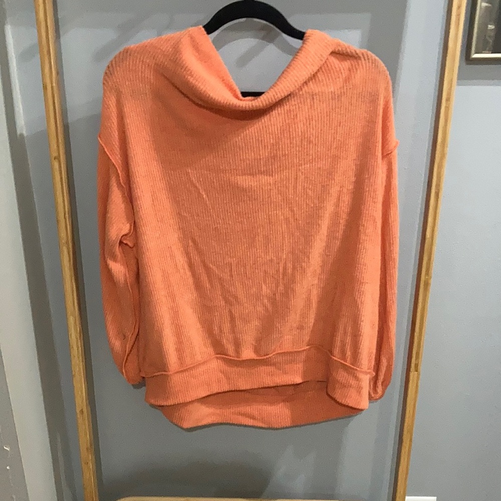 Supersoft free people sweater with boatneck and puffy 3/4 sleeve.